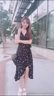 猫咪av站精选视频：网红美女户外露出 完整版