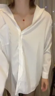 猫咪av站高分作品推荐：黑丝衬衫美女