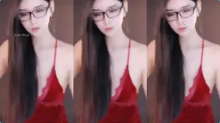 91社区热议作品：asmr   眼镜洋妞拉拉 实拍