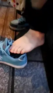 套路哥找女学生要袜子最后直接上嘴开舔，给小妹妹整害怕了棉袜 - 1080P超清画质展示图