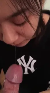 正在播放：骚逼大学生吃鸡巴 (猫咪av站频道)