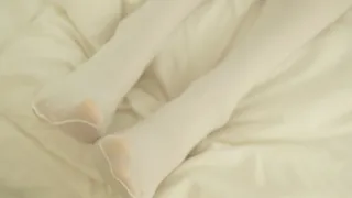 【猫咪av站】白丝美腿玉足诱惑 现场高清截图