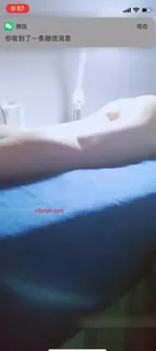 猫咪av站精选视频：坑爹按摩院男技师偷拍【私处保健直播】逼毛浓密少妇按哪都说疼估计有妇科病所以没有搞成 完整版