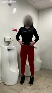 猫咪av站高分作品推荐：直接在公共厕所撸鸡巴