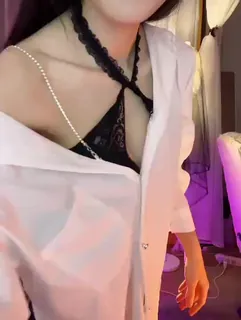 猫咪av站栏目：御姐主播黑丝白衬衫火热艳舞 精彩封面