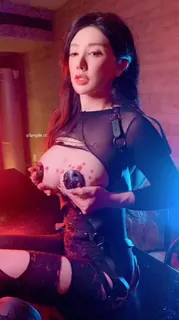 黑丝大奶骚货自慰 - 1080P超清画质展示图