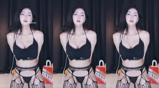 正在播放：极品大奶美女主播火热艳舞 (猫咪av站频道)