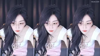 眼镜美女主播粉色包臀裙诱惑艳舞 优质原创视频在线直达