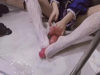 91社区热议作品：足控白丝玉足玩假屌 实拍