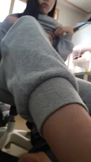 猫咪av站精选视频：表妹一口把我鸡巴吞了06 完整版