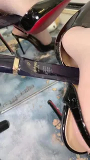 猫咪av站精选视频：极品高跟玉足诱惑 完整版