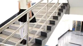 正在播放：疫情期间，在空无一人的校园 #户外 露出楼梯口 (猫咪av站频道)