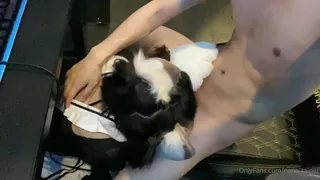 猫咪av站精选视频：小狐狸享受我给她的火腿肠 完整版