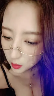 眼镜美女主播黑色诱惑艳舞 最新更新资源合集