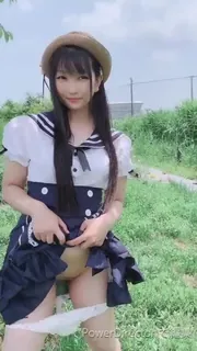 猫咪av站高分作品推荐：在户外裸体抠逼