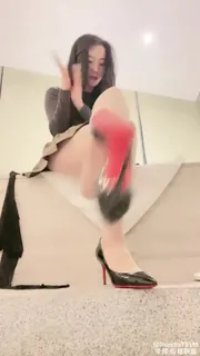 猫咪av站题材必看：黑色高跟鞋的诱惑 封面图