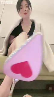 想要妈咪穿着爱心高跟鞋踩在脸上 优质原创视频在线直达