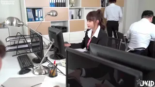 猫咪av站栏目：爆插巨乳黑丝女同事 精彩封面