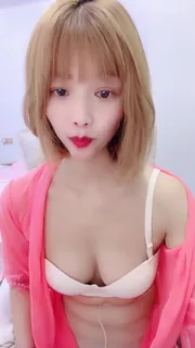 欲求不满的骚女在线 脱衣露出逼逼自慰 优质原创视频在线直达