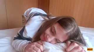 猫咪av站题材必看：我的女友欲求不满偷偷闯到继兄的房间里掏出大屌来亲舔到被他干到感觉整个人都漂了 封面图