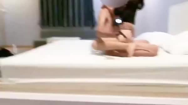 猫咪av站高分作品推荐：淫妻单约持久单男第一视角
