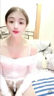 拉拉正妹在欣赏拉拉 手机浏览器流畅观看预览