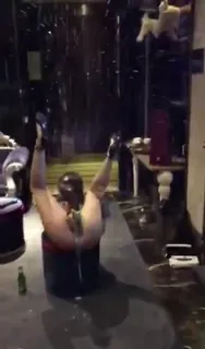 正在播放：妹子有绝活，什么开瓶子，抽烟~~~极度高能！ (猫咪av站频道)