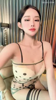 查看 苗条淫荡小母狗 的详细介绍与播放