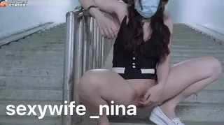 猫咪av站高分作品推荐：网红在楼道自慰
