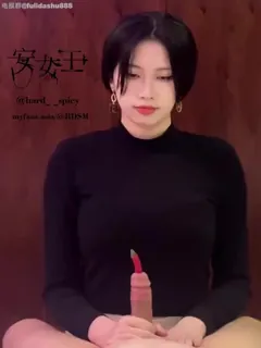 91社区热议作品：#推特 推特 安女王 BDSM 手交/打飞机/龟头责/寸止/榨精/SM 实拍