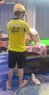 猫咪av站栏目：骚逼勾引外面小哥 精彩封面