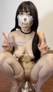 猫咪av站栏目：双马尾母狗炮机自慰 精彩封面