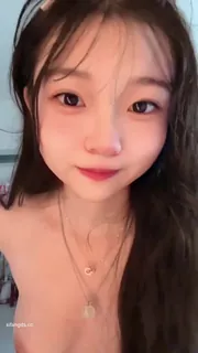 猫咪av站精选视频：可爱清纯妹妹大秀身材 完整版