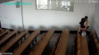 震惊！最新学校偷拍❤️黑龙江某大学讲座教室学生情侣偷偷做爱 最新更新资源合集