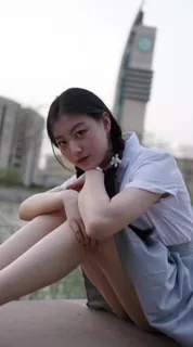 猫咪av站精选视频：#素人 #投稿 清纯女大学生 嫩妹3p激战 视频完美露脸 欲得很～ 完整版