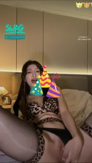 猫咪av站题材必看：豹纹女郎自慰 封面图