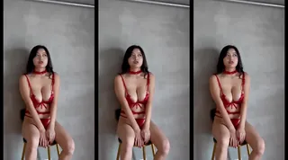 91视频官方收录：红色情趣衣