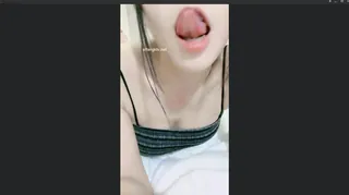 猫咪av站题材必看：骚逼00后妹妹发骚 封面图