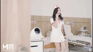 猫咪av站题材必看：电车搭讪女神护士 封面图