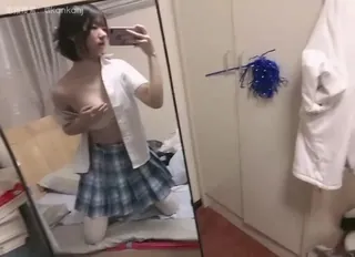 JK妹妹对着镜子自拍 完整无删减版在线看