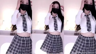 查看 #韩国 韩国/韩舞/裸舞/韩国女主播 学生服 的详细介绍与播放