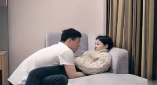 猫咪av站题材必看：探花身材苗　条肤白如雪的美丽小姐姐骚着说温柔一点点 封面图