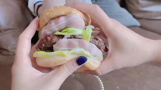 猫咪av站栏目：把你双脚和早餐一起品尝 精彩封面