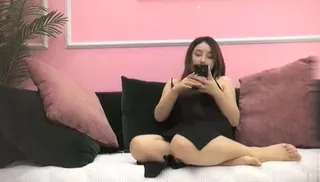 长腿反差姐姐沙发上激情骑乘近距离偷拍！’‘’ - 1080P超清画质展示图