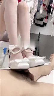 猫咪av站栏目：泡上跳芭蕾的女友拥有漂亮修长的玉腿 精彩封面