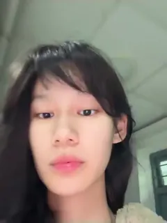 猫咪av站题材必看：五官精致类似混血美女自拍 封面图