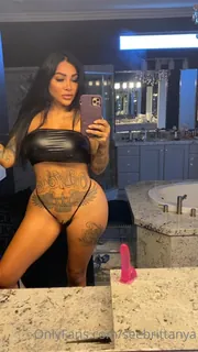 巨乳母狗少妇自慰 - 极具视觉冲击力的猫咪av站内容