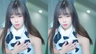 猫咪av站栏目：牛奶衣服裸舞 精彩封面