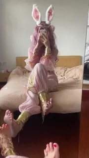 修长玉腿的兔子 手机浏览器流畅观看预览