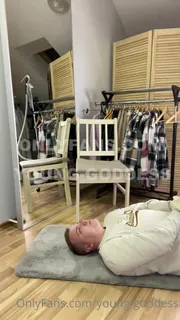 猫咪av站栏目：pornhub younggoddess  恋足癖男友已经病入膏肓 精彩封面